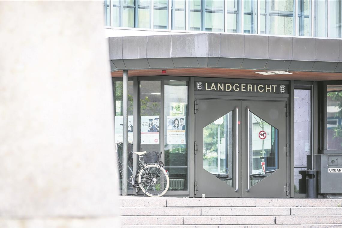 Anklage: Mit dem Messer auf die Ex-Freundin eingestochen Vor dem Stuttgarter Landgericht wird dem 40-jährigen Serben nun der Prozess gemacht. Foto: A. Becher
