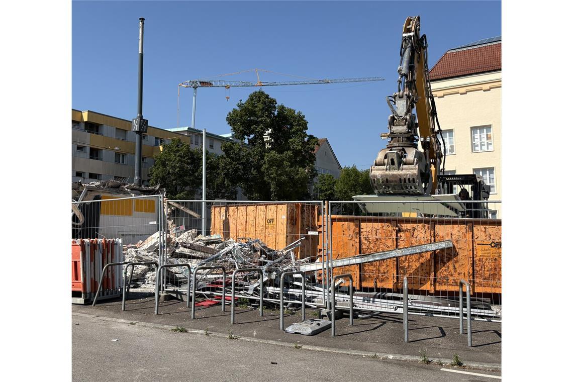 Killesberg befürchtet den IBA-Ansturm Vor der Kunstakademie haben die Arbeiten fürs Besucherzentrum begonnen.