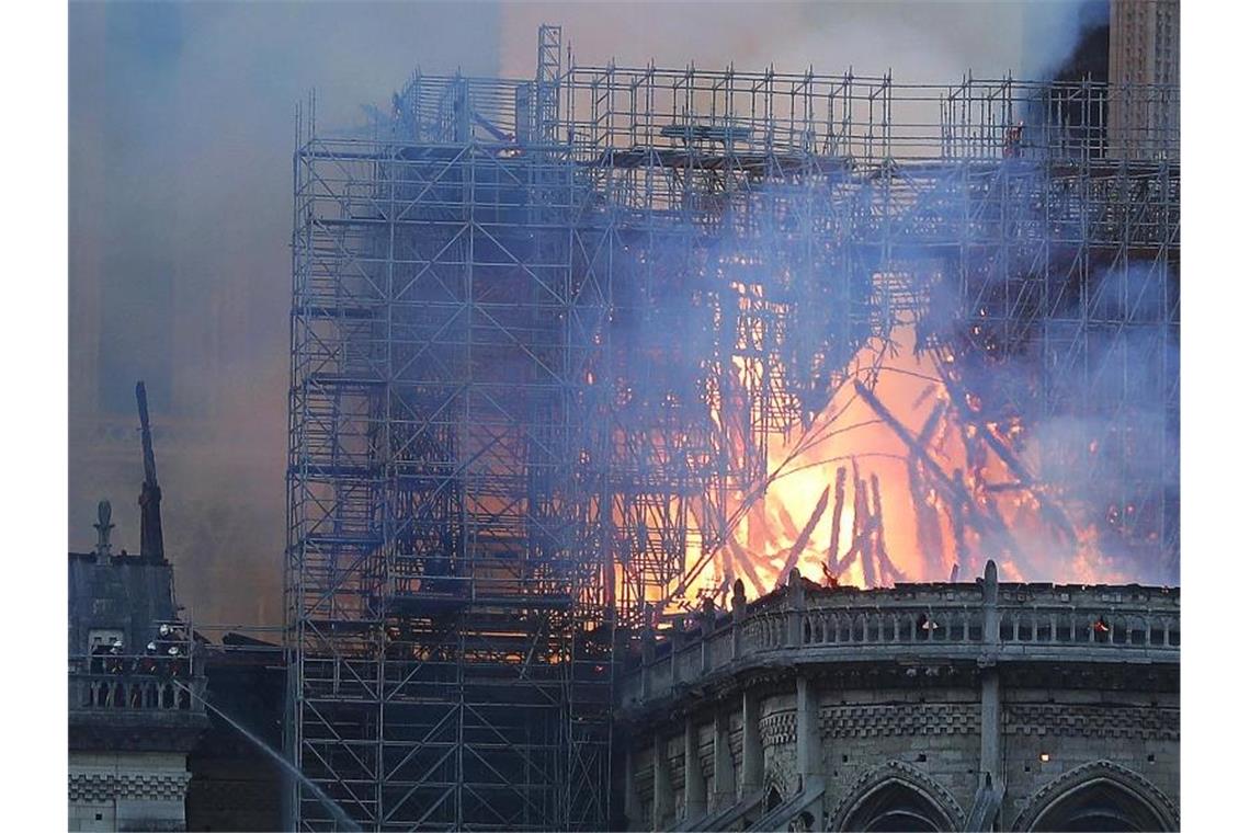 Experten rechnen mit sehr langsamem Wiederaufbau Notre-Dames Vor einem halben Jahr ereignete sich die Brandkatastrophe von Notre-Dame. Foto: Thibault Camus/AP/dpa
