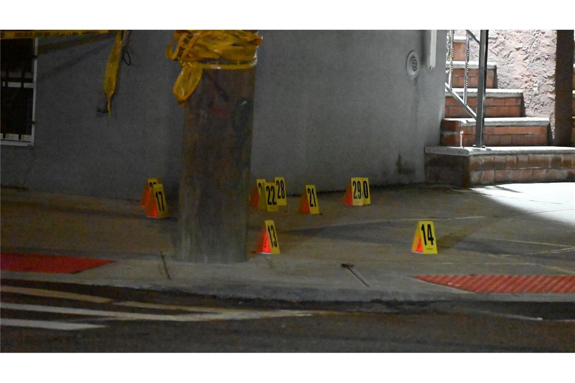 Mindestens zehn Verletzte bei Schießerei in New York Vor einem Veranstaltungsraum im Stadtteil Queens fielen Schüsse.