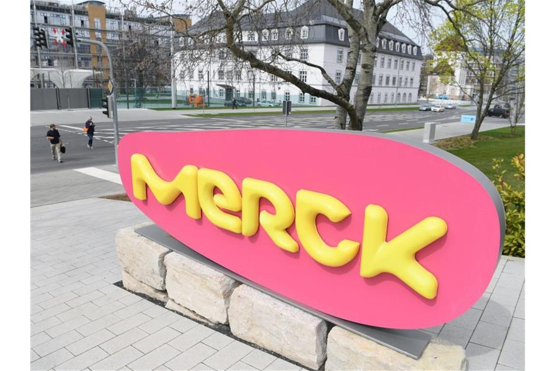 Merck sieht sich bei Halbleitern auf Kurs Vor gut einem Jahr hat Merck den US-Halbleiterzulieferer Versum Materials gekauft. Foto: Arne Dedert/dpa