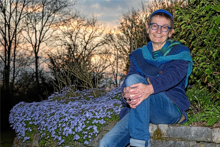 Vor knapp zehn Jahren hat Renate Schweizer die Krebsdiagnose bekommen. Heute darf sie sich befreit von Krankheit des Lebens erfreuen. Foto: A. Becher