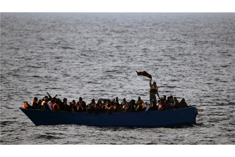 Vor Lampedusa ist ein Boot mit MIgranten gesunken - ein Kind wird vermisst. (Archivbild)