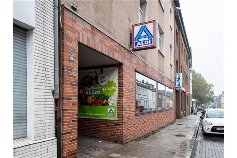 Vor mehr als 100 Jahren hat der Bäcker Karl Albrecht seinen ersten Laden hier in Essen eröffnet und legte damit den Grundstein für die Aldi Supermarkt-Kette. Foto: Marcel Kusch/dpa