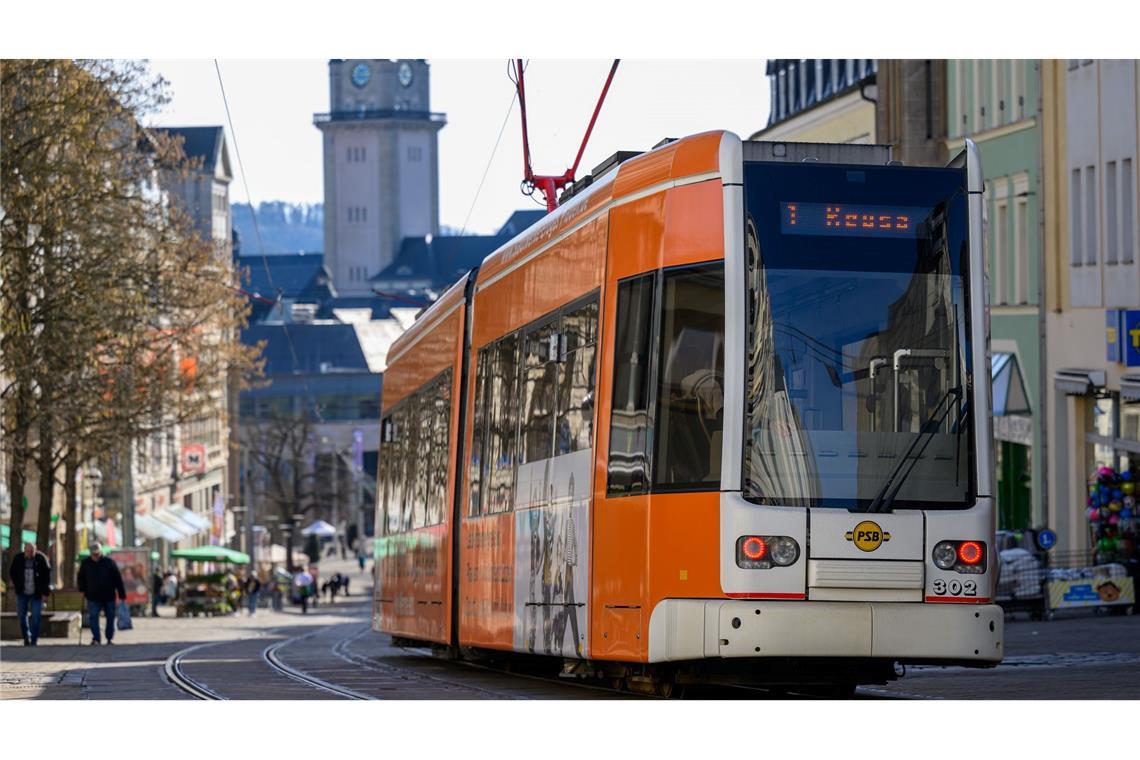 Vor Ort wird oft das Geld knapp für wichtige Dienstleistungen, so etwa für die Verkehrsbetriebe. (Symbolbild)