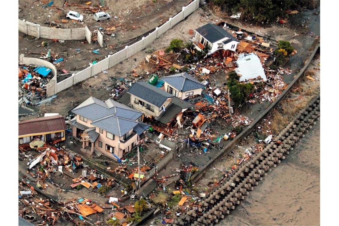 Vor zehn Jahren: Häuser in Iwaki, die durch die Tsunami-Fluten nach dem Tohoku-Erdbeben in der Präfektur Fukushima zerstört wurden. Foto: EPA/dpa