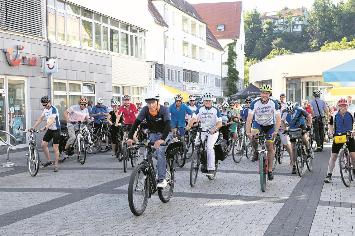 Zum Stadtradeln anmelden und in die Pedale treten Vor zwei Jahren starteten Landrat Sigel und OB Nopper von Backnang aus zum Radeln. Foto: J. Fiedler