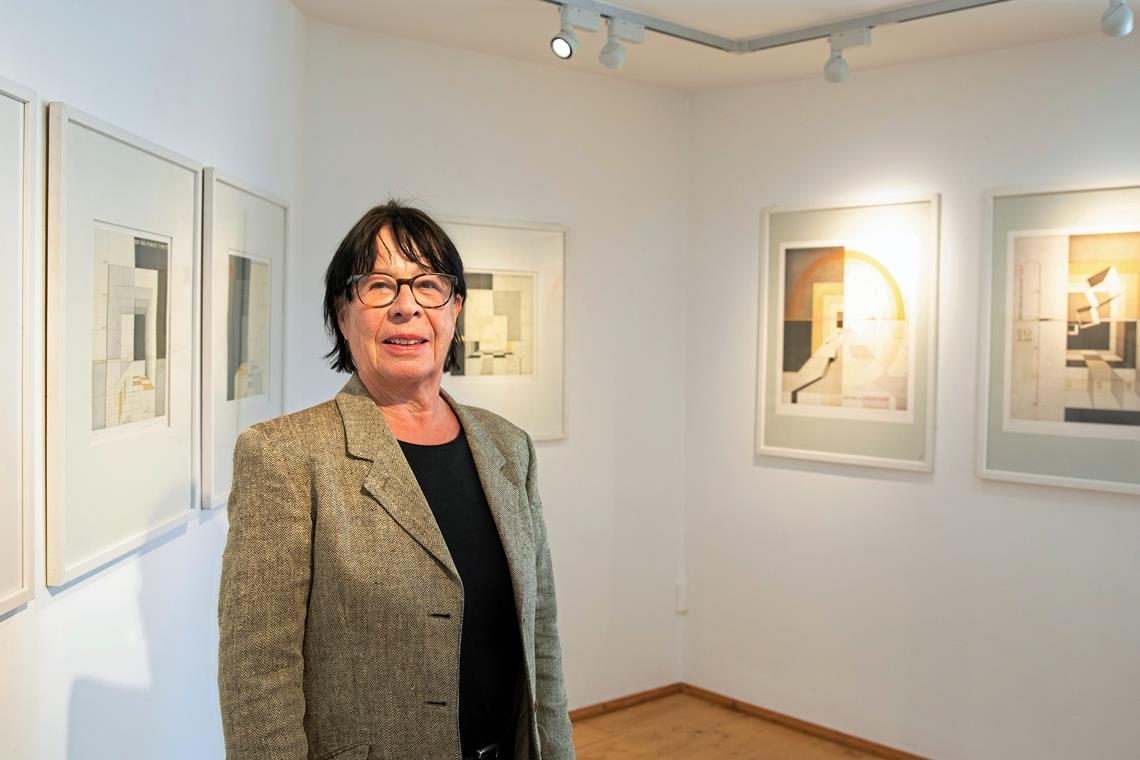 Illusionistisch-konstruktive Arbeiten Vorabrundgang durch die Ausstellung mit Hermann Heintschels Witwe Gabriele Frik-Heintschel. Foto: A. Becher
