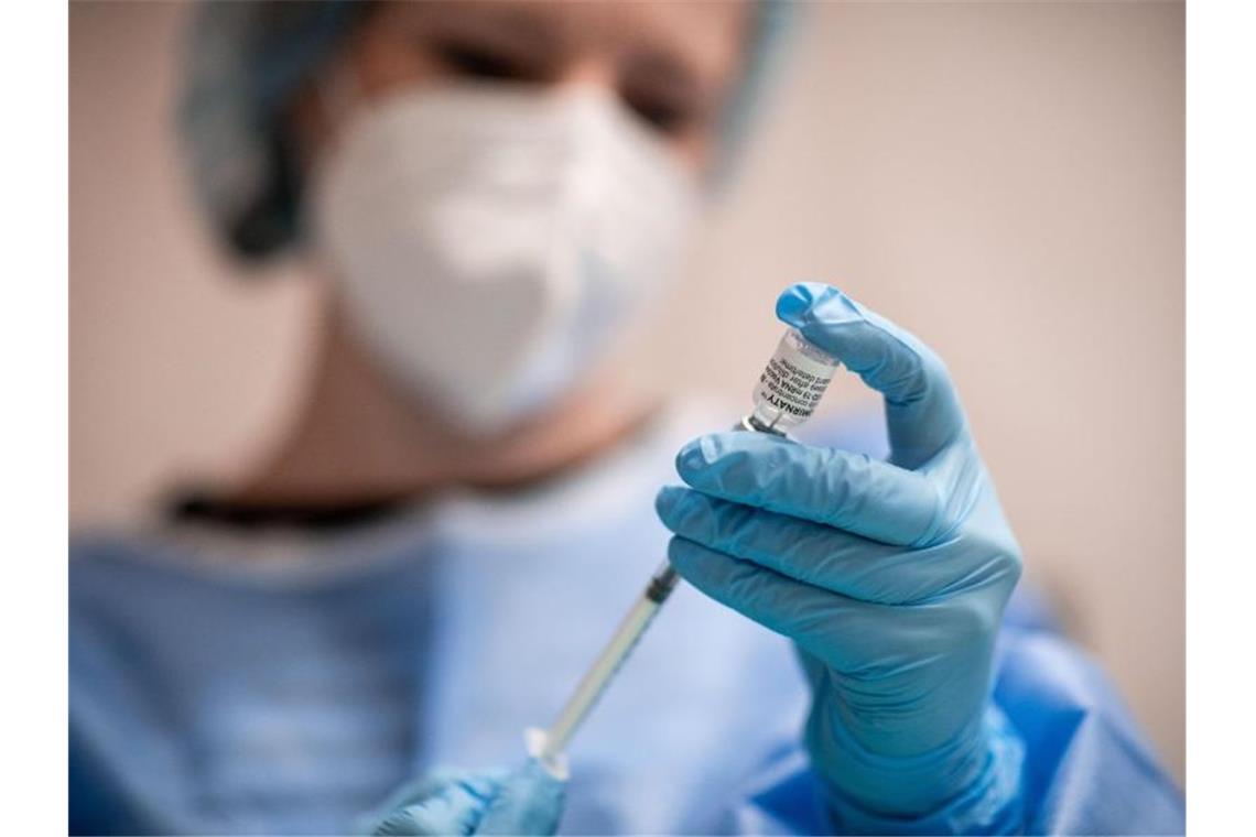 RKI: 11.907 Corona-Neuinfektionen und 60 neue Todesfälle Vorbereitung einer Impfung gegen das Coronavirus. Foto: Fabian Strauch/dpa