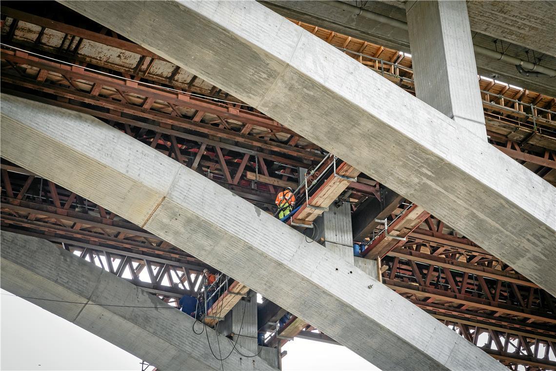 Vorbereitungen für die Betonage des Viadukts.