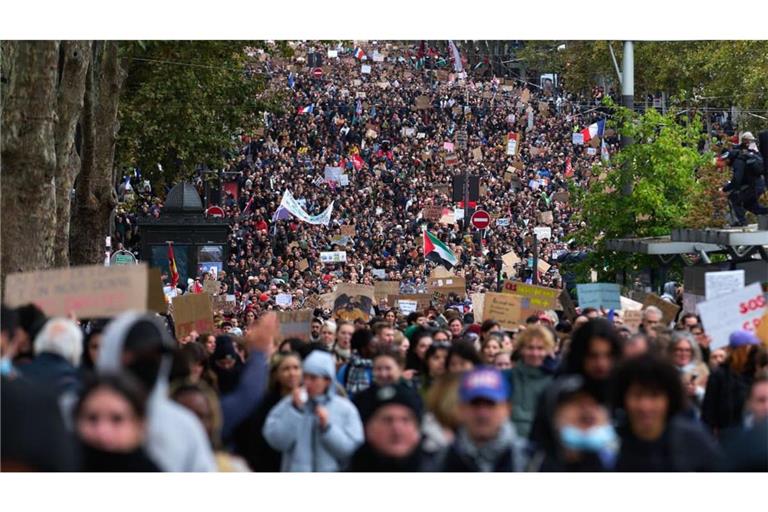 Vorbild Frankreich: Nach Protesten der Jugend für bessere Bildungsbedingungen versprach die französische Regierung unter anderem mehr Lehrer und eine Änderung des Studienzugangs. Wie wird es in Deutschland sein?