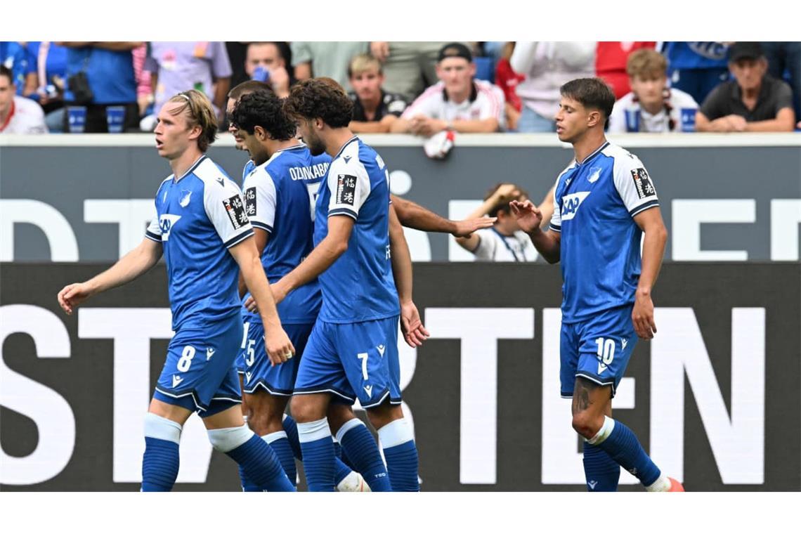 Vorne will das Tor nicht fallen, dann kontert die TSG den VfB eiskalt aus. Adam Hlozek lässt sich nicht zweimal bitten und trifft in der 67. Minute zur erneuten Hoffenheimer Führung.