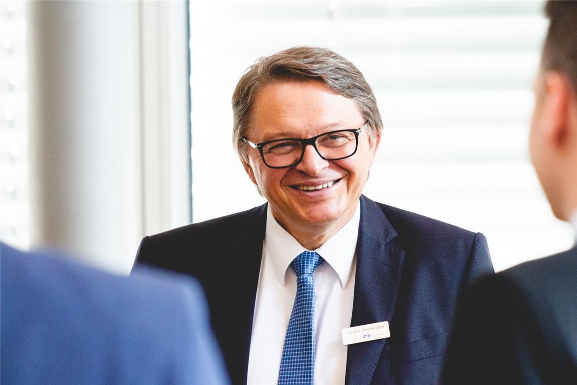 In der Krise sparen die Menschen mehr Vorstandsvorsitzender Jürgen Beerkircher ist insgesamt zufrieden mit dem vergangenen Jahr. Foto: Volksbank Backnang