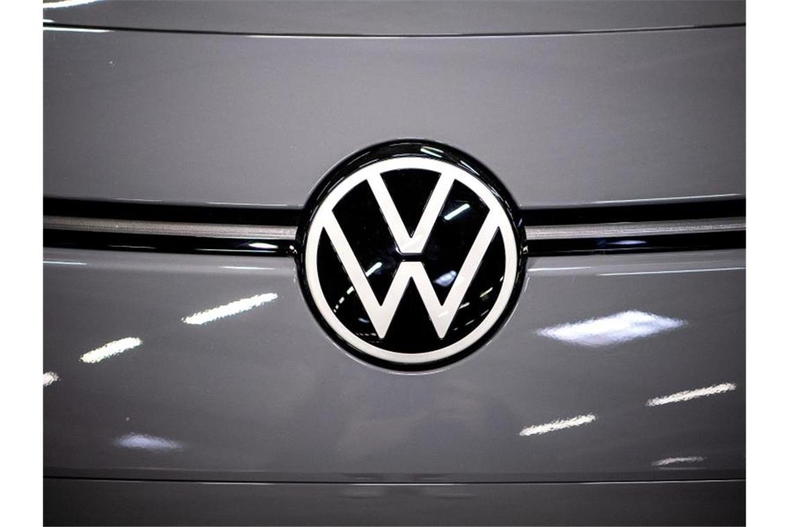 Mit mehr Gewinn ins Elektro-Jahr: VW verdient gut VW-Kernmarke steigert 2019 seinen Betriebsgewinn. Foto: Sina Schuldt/dpa