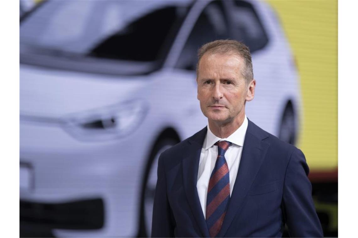 VW-Konzernchef Herbert Diess gibt die Führung der Kernmarke ab. Foto: Silas Stein/dpa