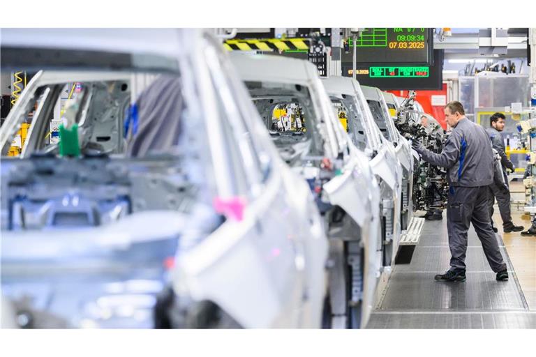 VW-Produktion in Wolfsburg: VW will bis 2030 deutschlandweit jede vierte Stelle streichen. (Archivfoto)