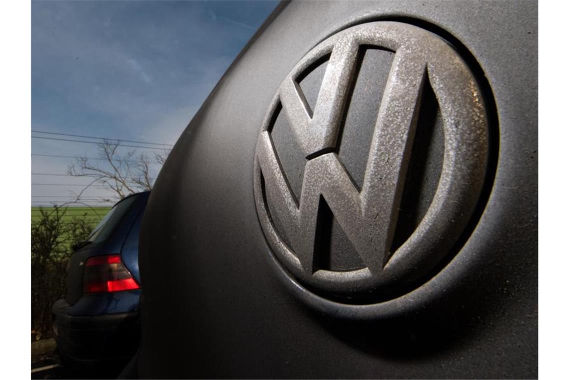 VW entschädigt im Dieselskandal österreichische Polizei VW und Österreich haben sich im Streit über die Wertminderung an etwa 2100 Polizeifahrzeugen geeinigt. Foto: Julian Stratenschulte/dpa