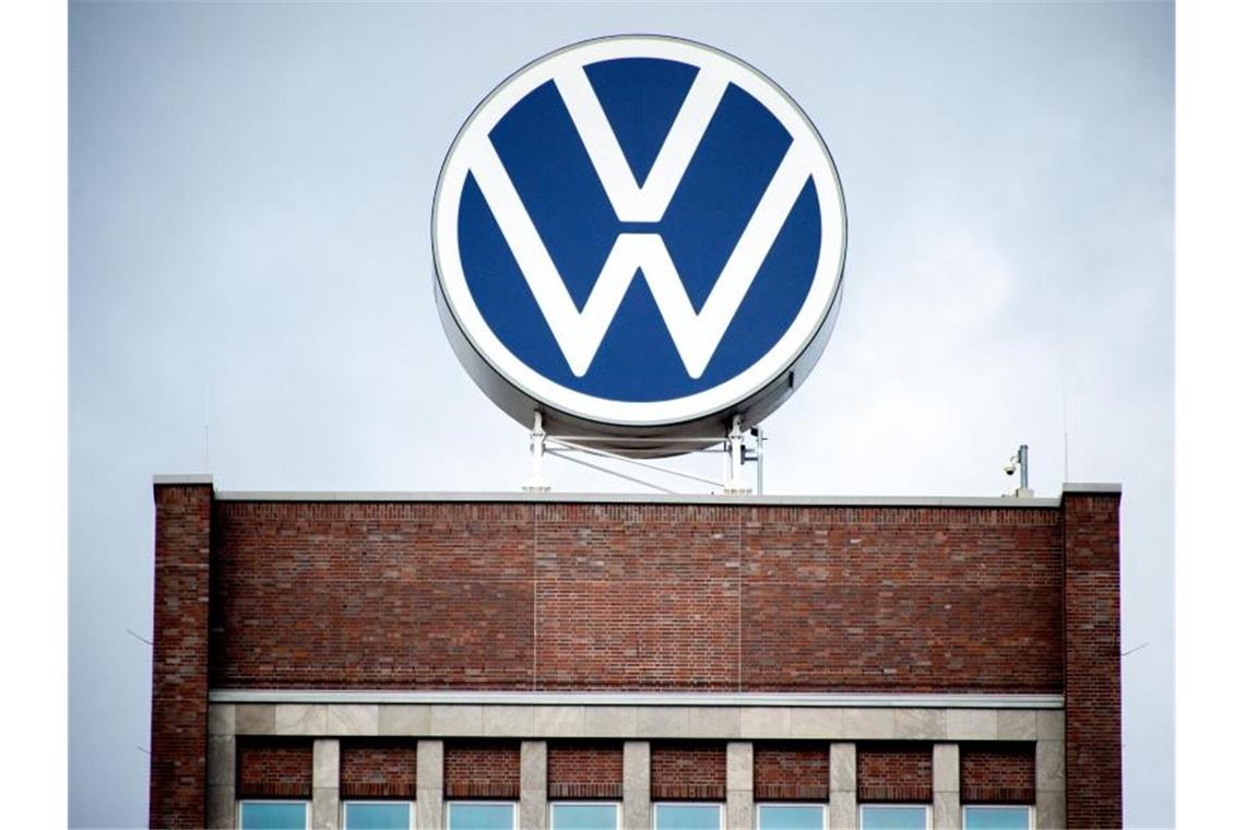 VW drosselt im Stammwerk Wolfsburg die Produktion. Foto: Hauke-Christian Dittrich/dpa