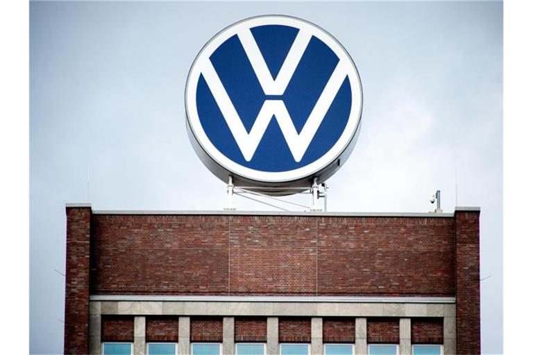 VW drosselt im Stammwerk Wolfsburg die Produktion. Foto: Hauke-Christian Dittrich/dpa