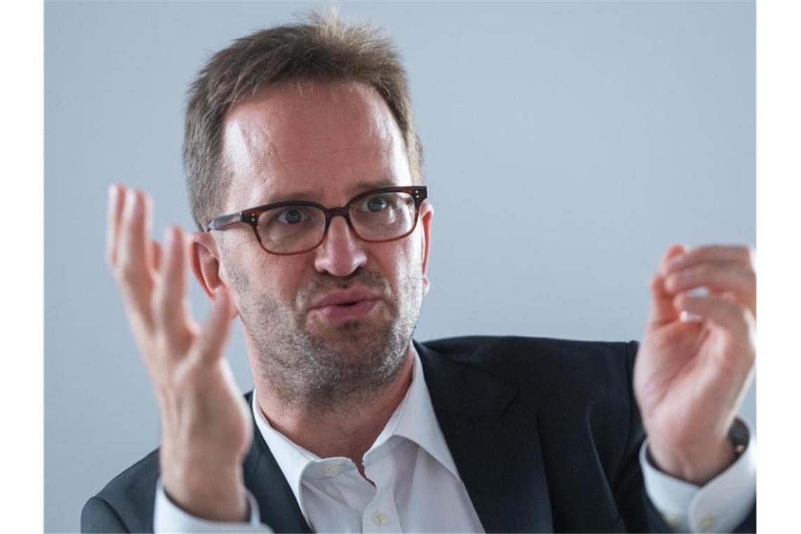 VZBV-Chef Klaus Müller plädiert für einen Neustart in Sachen privater Altersvorsorge. Foto: Christophe Gateau/dpa