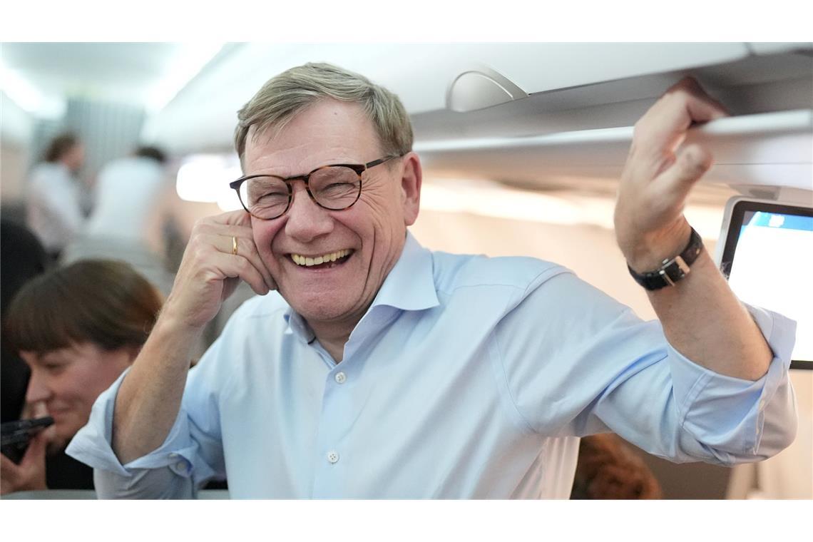 Wadephul lacht auf dem Rückflug – Abschluss seiner Nahostreise in Israel