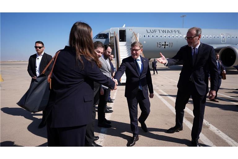 Wadephul glaubt nicht an rasche Rückkehr von Syrern Wadephul reist als Außenminister erstmals nach Syrien.