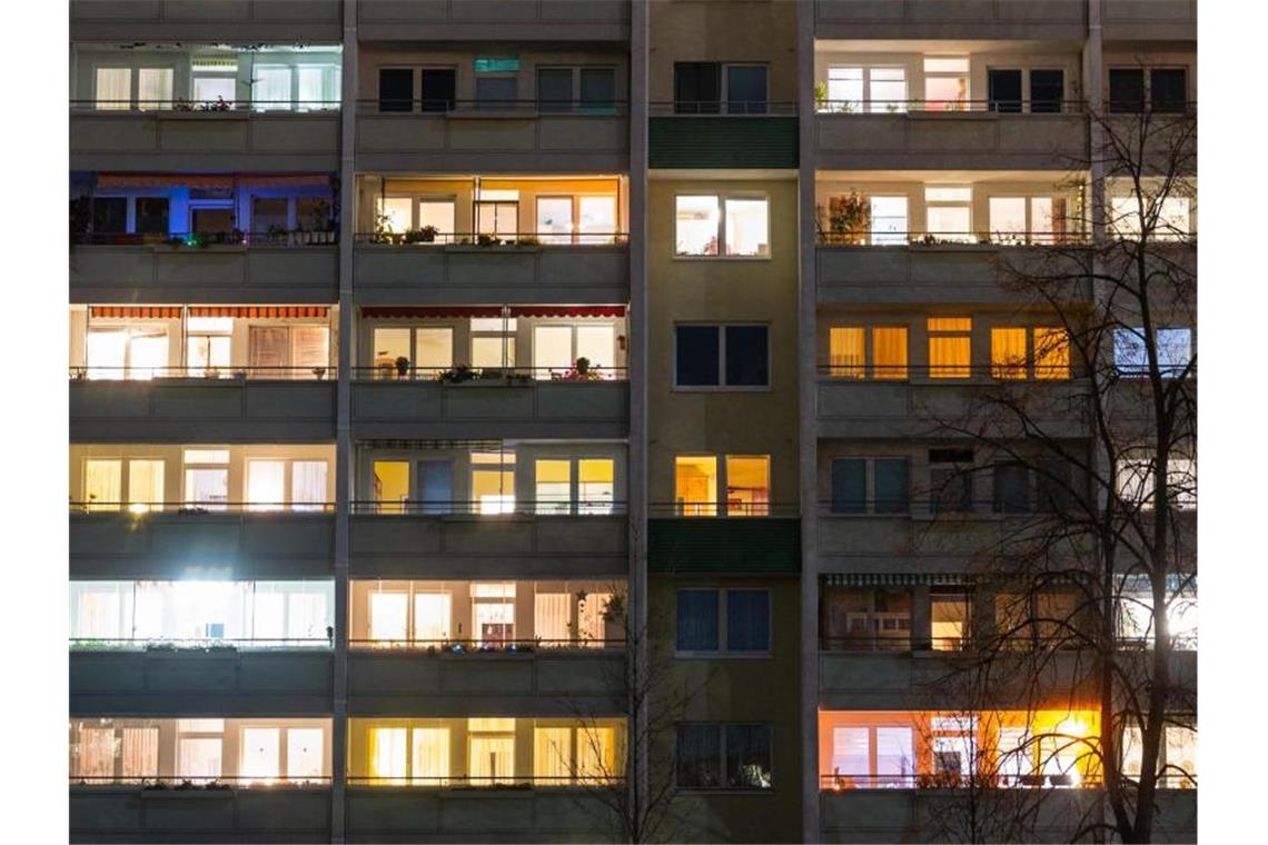 Während auf dem Land mancherorts massig Wohnungen leer stehen, gibt es in vielen deutschen Städten - wie hier in Berlin - praktisch keinen Leerstand mehr. Foto: Christophe Gateau/dpa