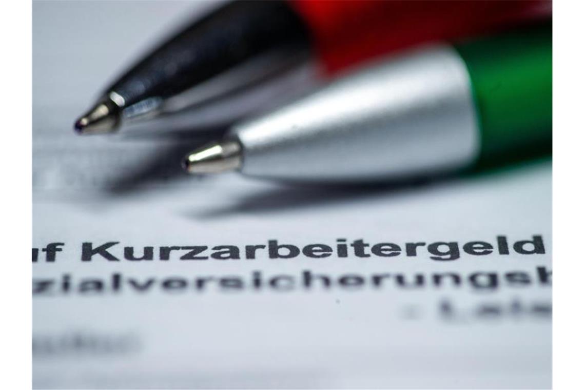 Deutschland ist Schlusslicht bei Höhe des Kurzarbeitergelds Während der Corona-Krise bleiben die Aufträge vieler Unternehmen aus. Deren Mitarbeiter erhalten deshalb Kurzarbeitergeld. Foto: Jens Büttner/dpa-Zentralbild/dpa