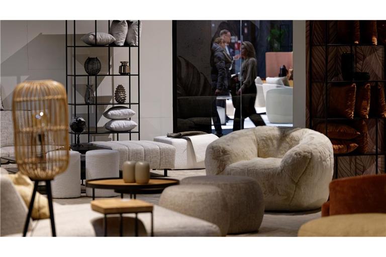 Während der Corona-Pandemie kauften viele Menschen Möbel, jetzt ist der Bedarf vielfach erst einmal gedeckt. (Archivbild)