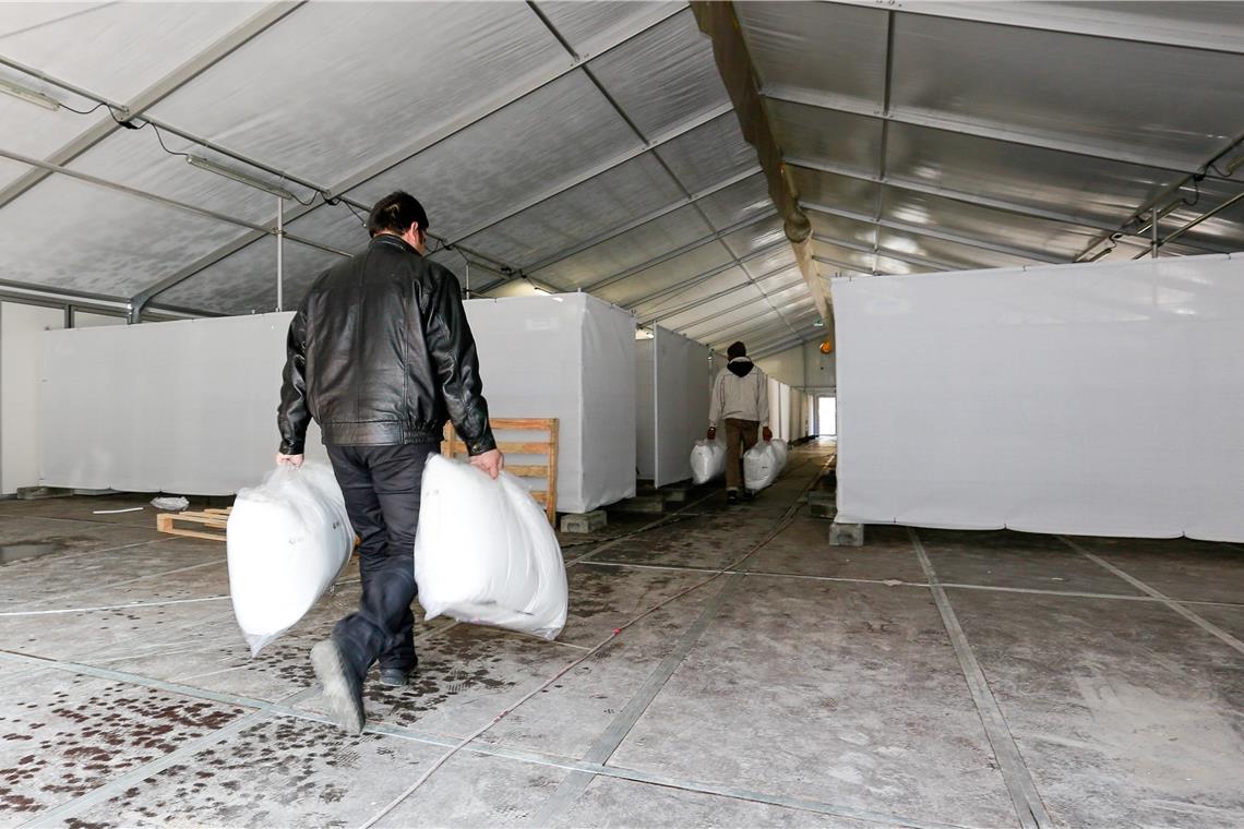 Streitfall Flüchtlingskosten Während der Flüchtlingskrise ließ der Landkreis mehrere provisorische Unterkünfte errichten, unter anderem in Kirchberg. Archivfoto: A. Becher