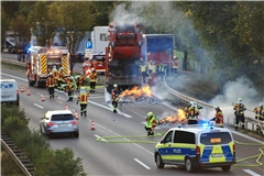 Während der Löscharbeiten war die B29 in Fahrtrichtung Aalen mehrere Stunden halbseitig gesperrt. Foto: 7aktuell.de/Kevin Lermer
