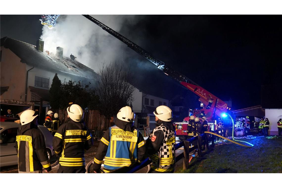 Während des Feuerwehreinsatzes wurde der Hausbewohner vermisst gemeldet.