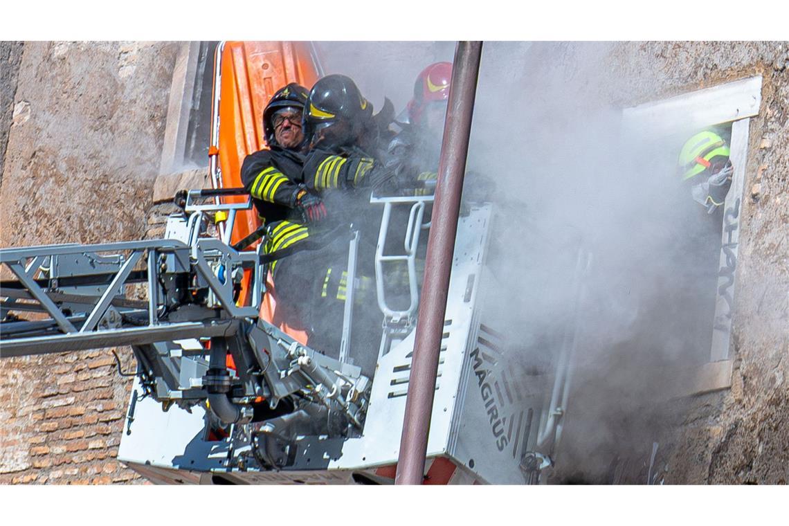 Verschütteter Bauarbeiter nach Turmeinsturz in Rom gestorben