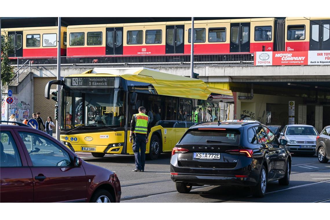 Brandanschlag auf Kabel – Zehntausende weiter ohne Strom