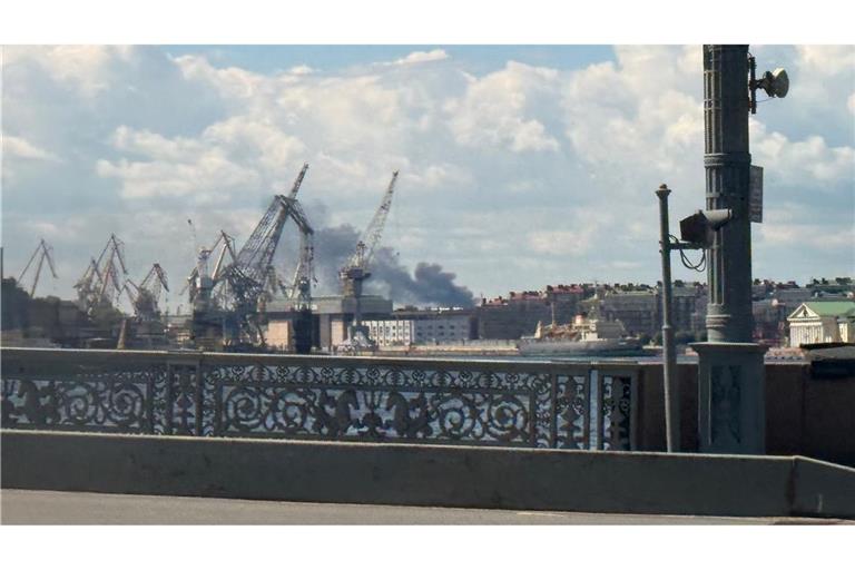 Während des Wirtschaftsforums in St. Petersburg brannte schon am Mittwoch eine Ölraffinerie nach einem ukrainischen Drohnenangriff. (Archivbild)