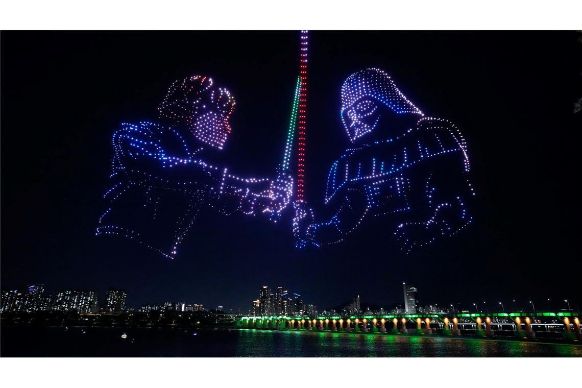 Während einer Drohnenshow in Seoul wird eine Szene aus "Star-Wars" am Nachthimmel gezeigt.