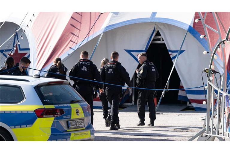 Während einer Vorstellung stürzt eine Zirkusartistin vor den Augen vieler Kinder zu Tode.