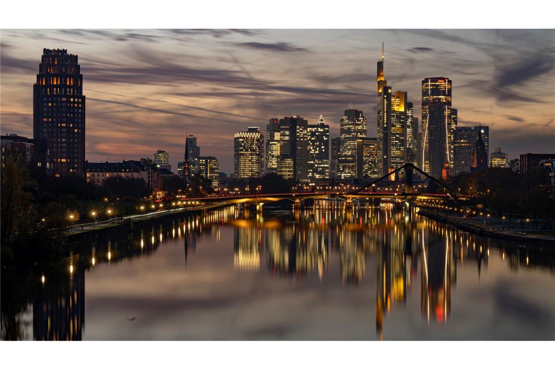 Während europäische Institute 2025 ihre Ertragslage deutlich verbessern konnten, verzeichneten die großen US-Banken in Summe rückläufige Ergebnisse. (Symbolbild)