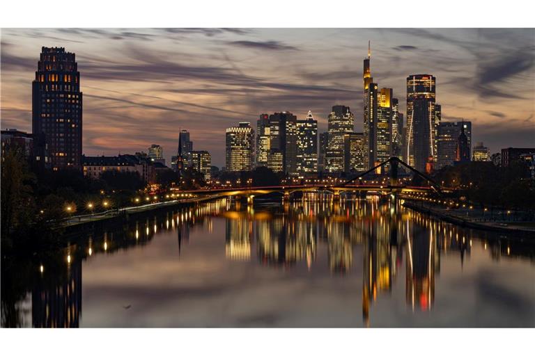 Während europäische Institute 2025 ihre Ertragslage deutlich verbessern konnten, verzeichneten die großen US-Banken in Summe rückläufige Ergebnisse. (Symbolbild)