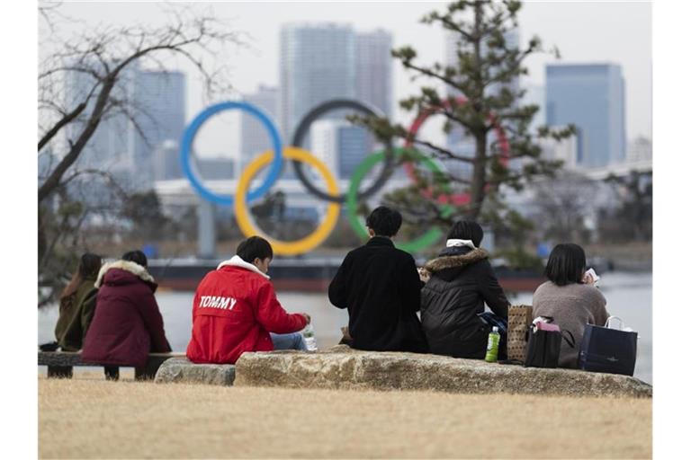 Während in Deutschland die Hälfte der Menschen eine Austragung der Spiele ablehnt, findet sich in Japan soger eine Mehrheit die dagegen ist. Foto: Hiro Komae/AP/dpa