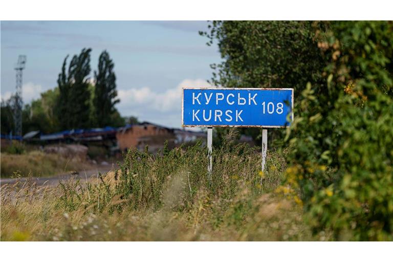 Während Russland seine Region Kursk komplett von den ukrainischen Truppen zurückerobert haben will, gehen die Kämpfe laut Militärführung in Kiew aber weiter. (Archivbild)