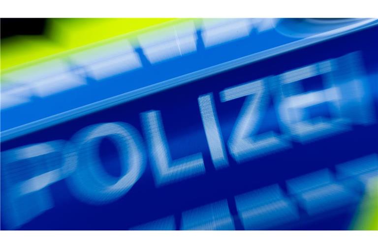 Während seiner Flucht fuhr der Mann mehrfach viel zu schnell. (Symbolbild)