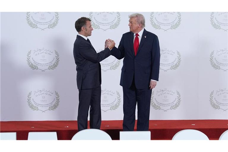 Während sich US-Präsident Trump für das Gaza-Abkommen feiern lässt, ist Frankreichs Präsident Macron weiter vorsichtig.