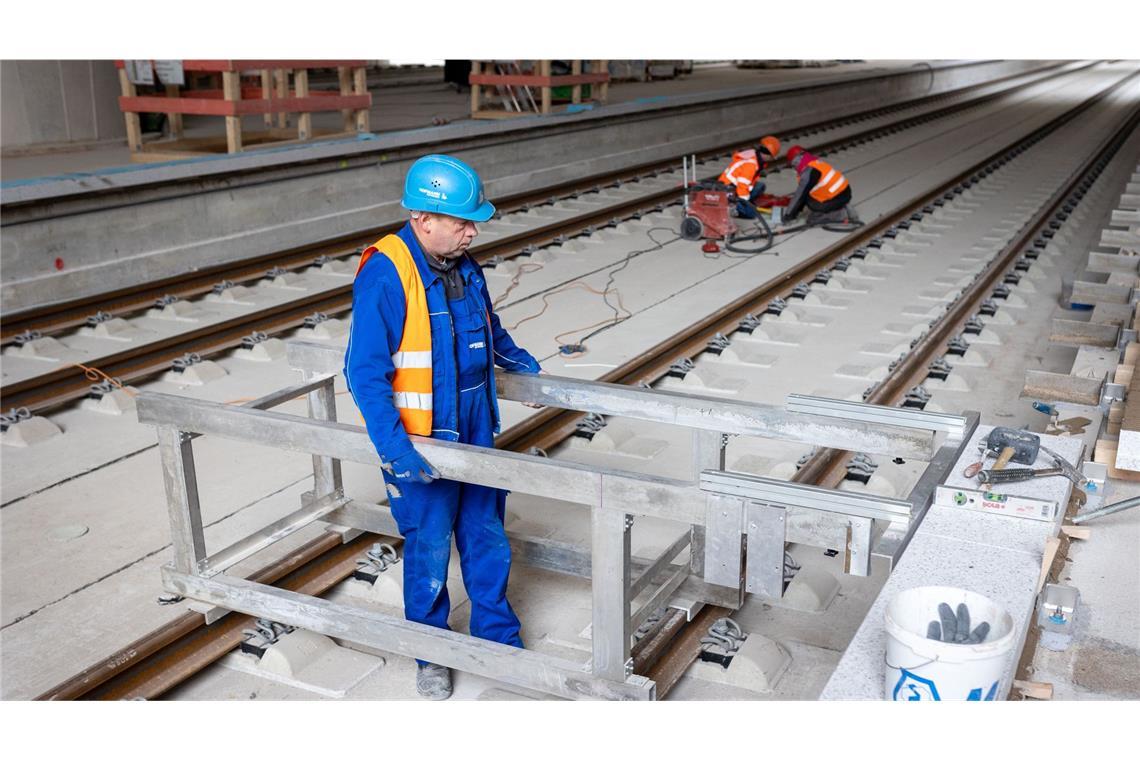 Axel Milberg als Ingenieur auf der S-21-Baustelle