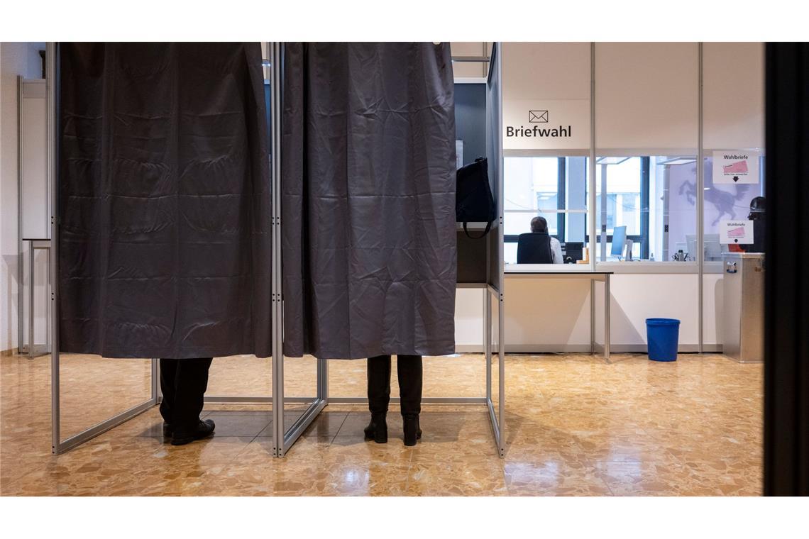 Wahlberechtigt sind bei der Landtagswahl nach Schätzung des Statistischen Landesamtes rund 7,7 Millionen Menschen.