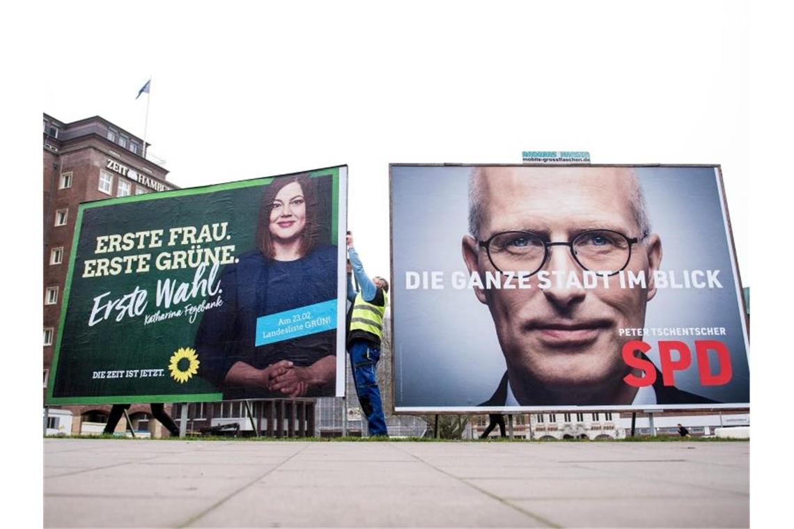 Wahlplakate für Katharina Fegebank und Peter Tschentscher (SPD). Foto: Daniel Bockwoldt/dpa
