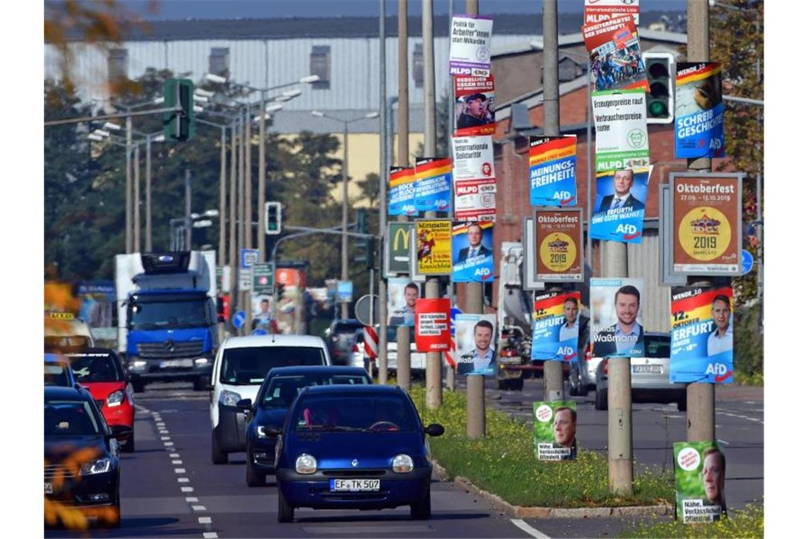 Wahlplakate in Erfurt: Thüringen wählt am 27. Oktober einen neuen Landtag. Foto: Martin Schutt/dpa-Zentralbild/dpa