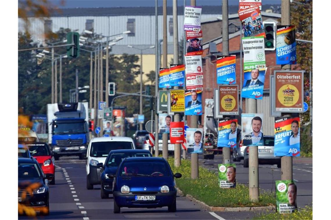 Rot-Rot-Grün ohne Mehrheit in Thüringen Wahlplakate in Erfurt: Thüringen wählt am 27. Oktober einen neuen Landtag. Foto: Martin Schutt/dpa-Zentralbild/dpa