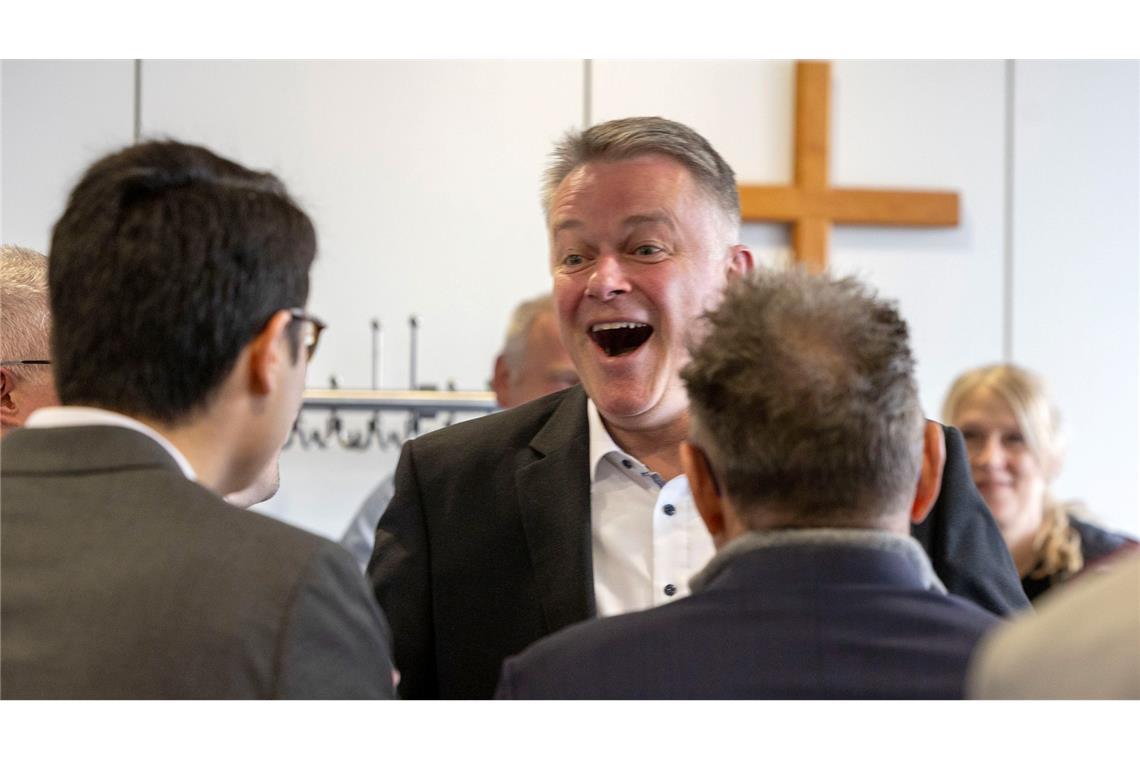 Wahlsieger Gordon Schnieder freut sich riesig mit seiner Fraktion.