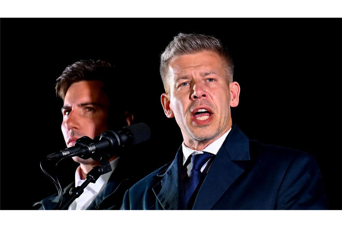 Wahlsieger Magyar ruft die Orban-Loyalisten an der Staatsspitze zum Rücktritt auf.